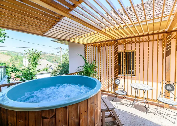 Lagom - Hot Tub Hideout
