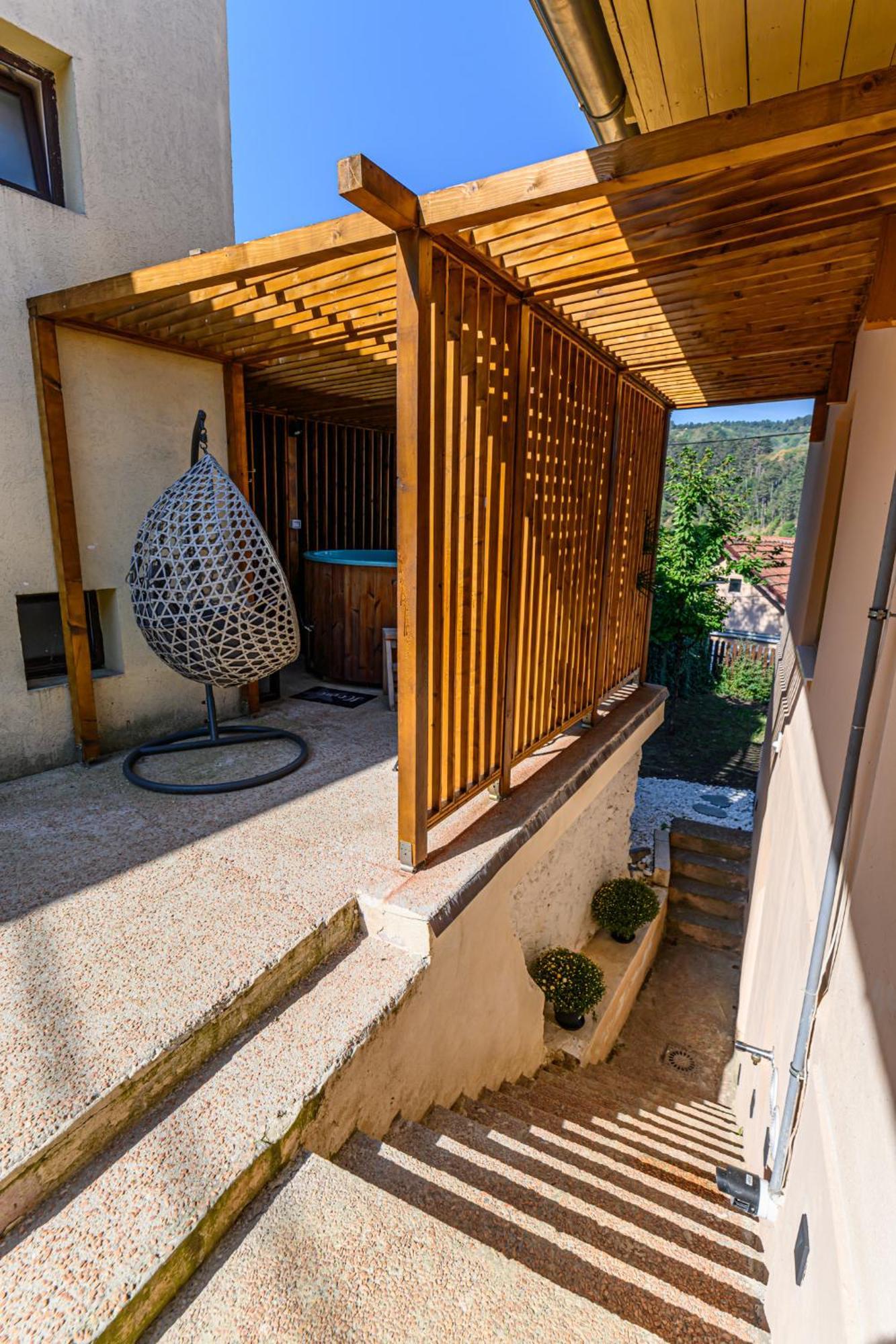 Lagom - Hot Tub Hideout Holiday home *