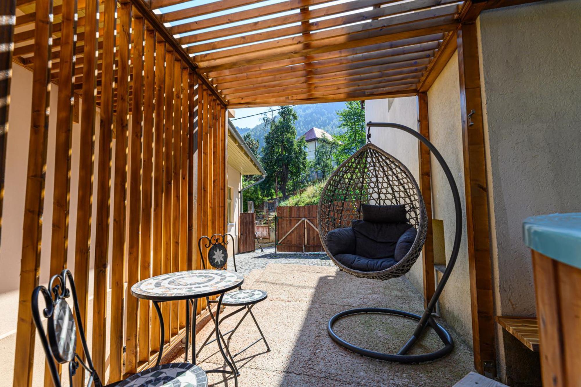 Lagom - Hot Tub Hideout *