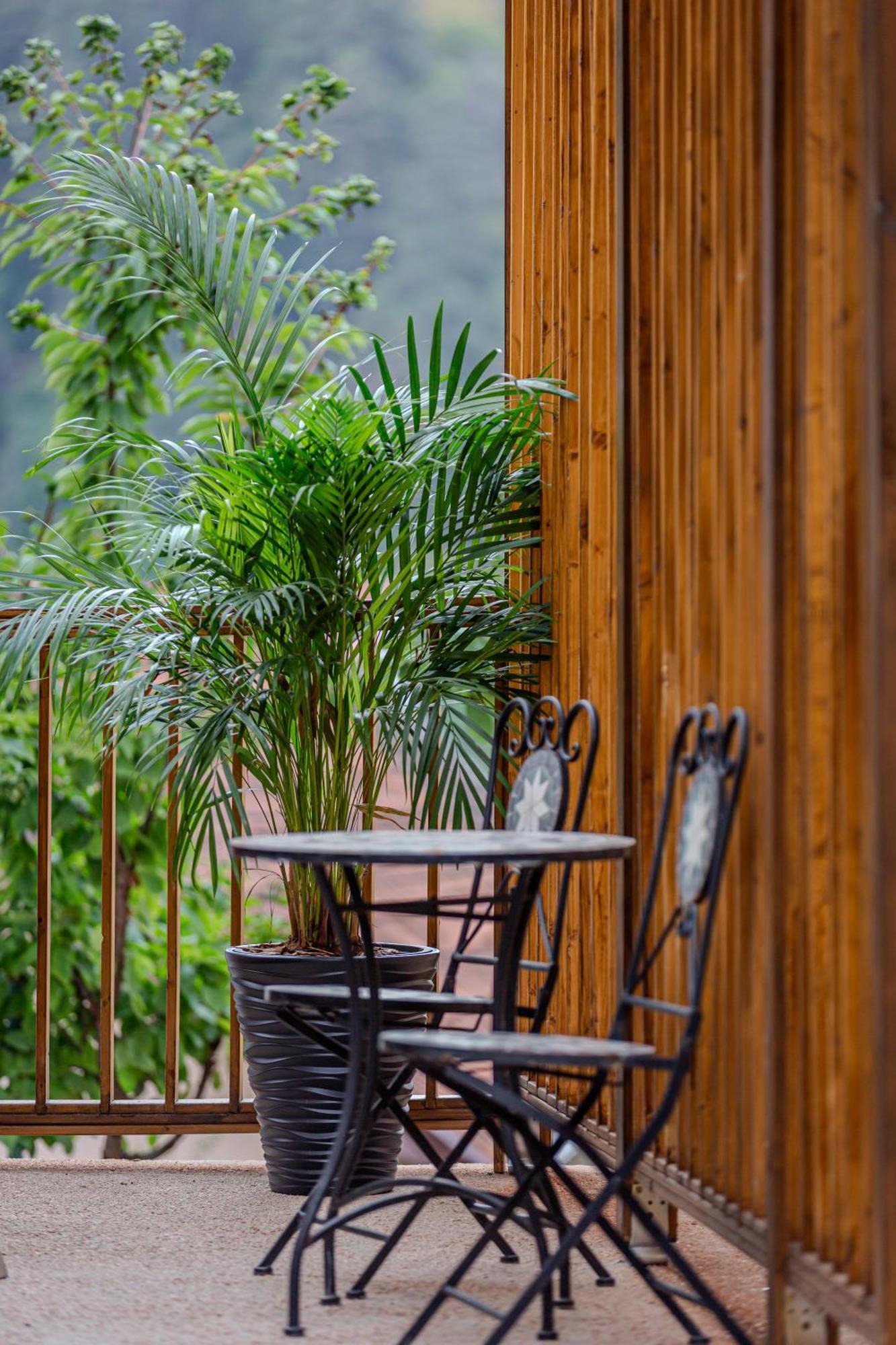 Lagom - Hot Tub Hideout *